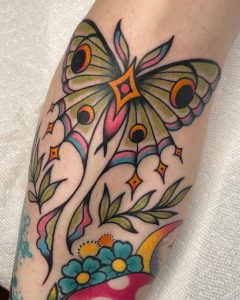 green-luna-moth-ink-with-flower