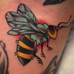 Hornet-tattoo-with-a-Twist