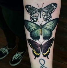 Hornet-with-Butterfly-Tattoo-design