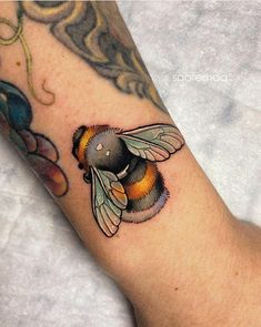 Wasp-and-skull-tattoo-ideas