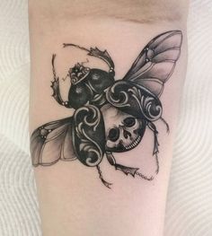 Wasp-and-skull-tattoo-on-white-skin