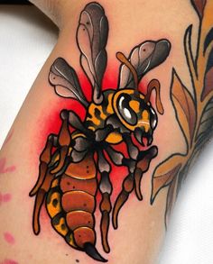 traditional-wasp-tattoo-design