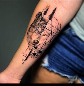 geometric-wolf-tattoo-for-girl