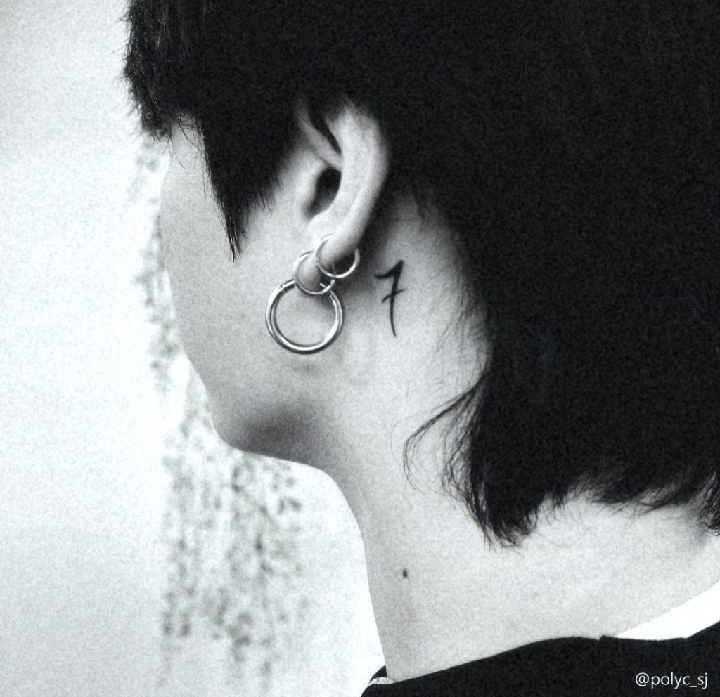 V Tattoo bts